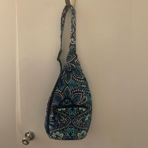Vera Bradley Crossbody Slingbag In the Blue Island Medallion Pattern